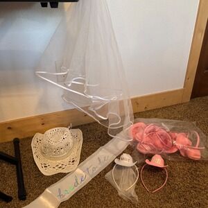 Francesca's Collections Bridal Accessories Set - White and Pink